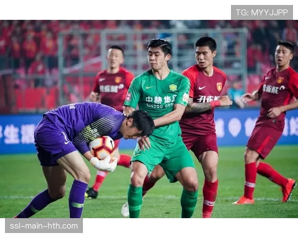 上海海港边路进攻展现斗志，锋线伤缺情况下边后卫承担进攻重任